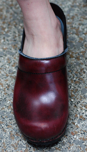 clogs for narrow feet